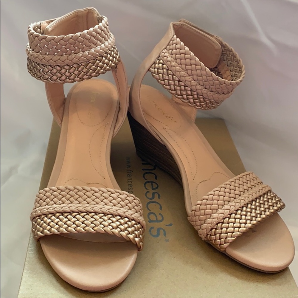 NWT Francesca’s nude Wedge